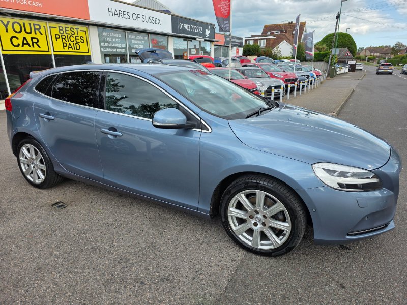 2018 Volvo V40 2.0 T3 Inscription Hatchback 5dr Petrol Manual Euro 6 s/s 152 ps